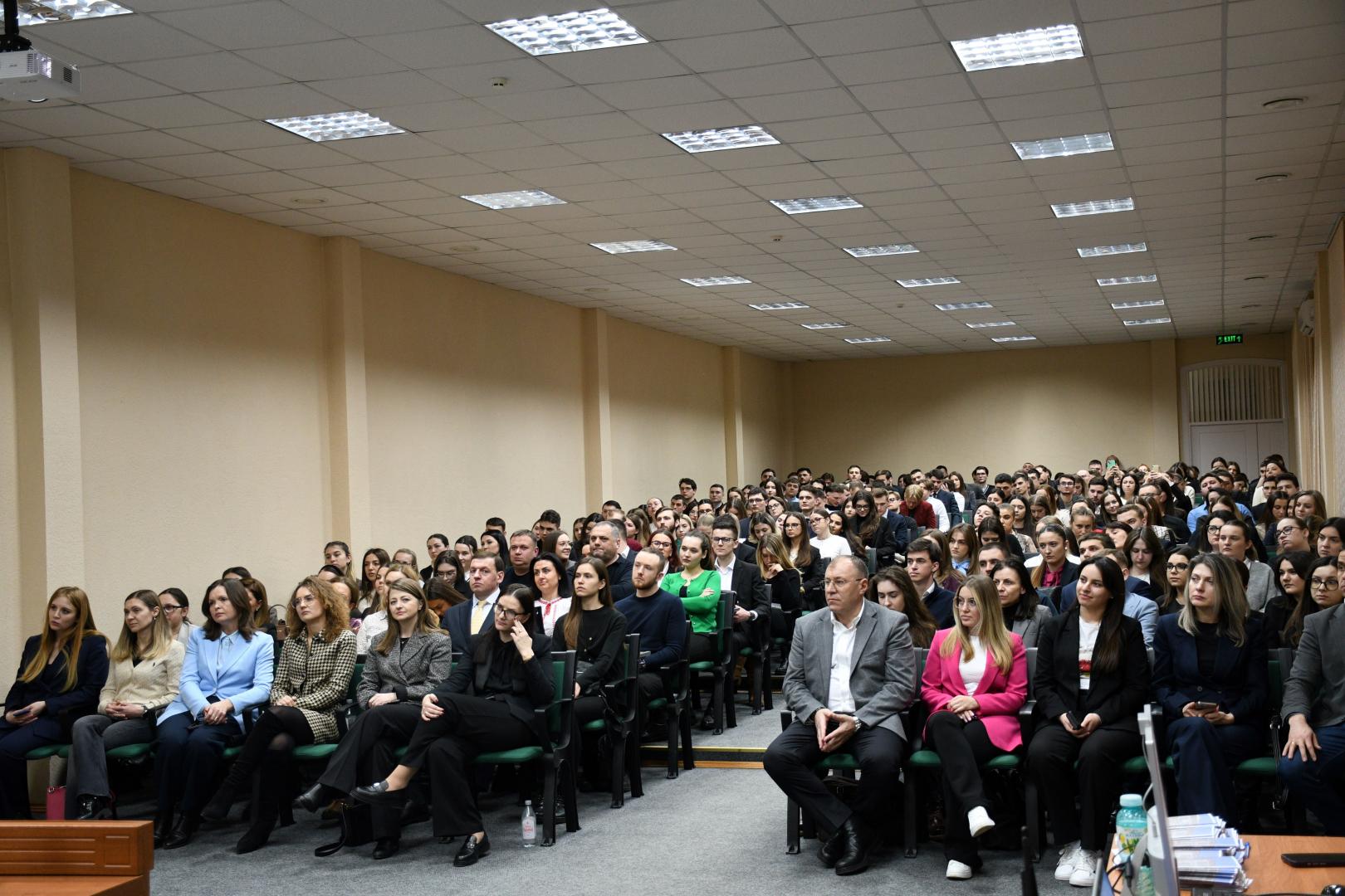 Cum construim un sistem de drept puternic: conducerea INJ i-a îndemnat pe masteranzii USM să aleagă cariera de judecător sau procuror