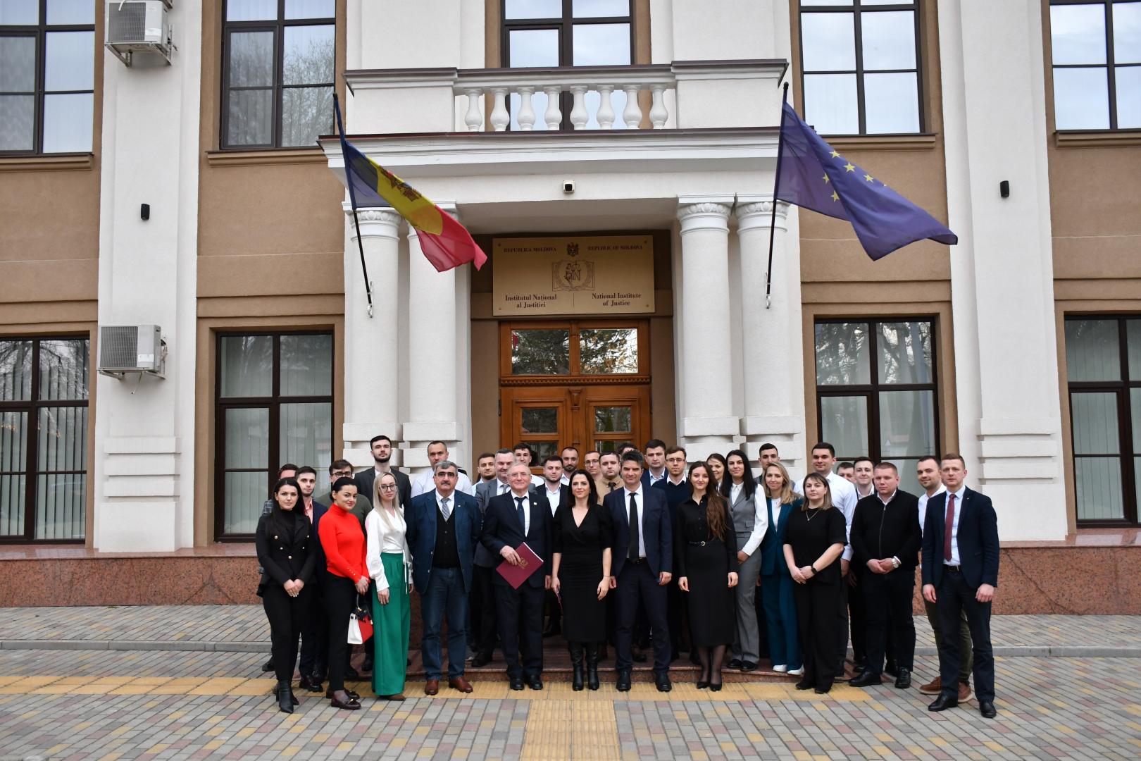 Dublu eveniment la Institutul Național al Justiției: lecție publică „Independența justiției și statul de drept” și lansarea cărții „Ruperea blestemului”