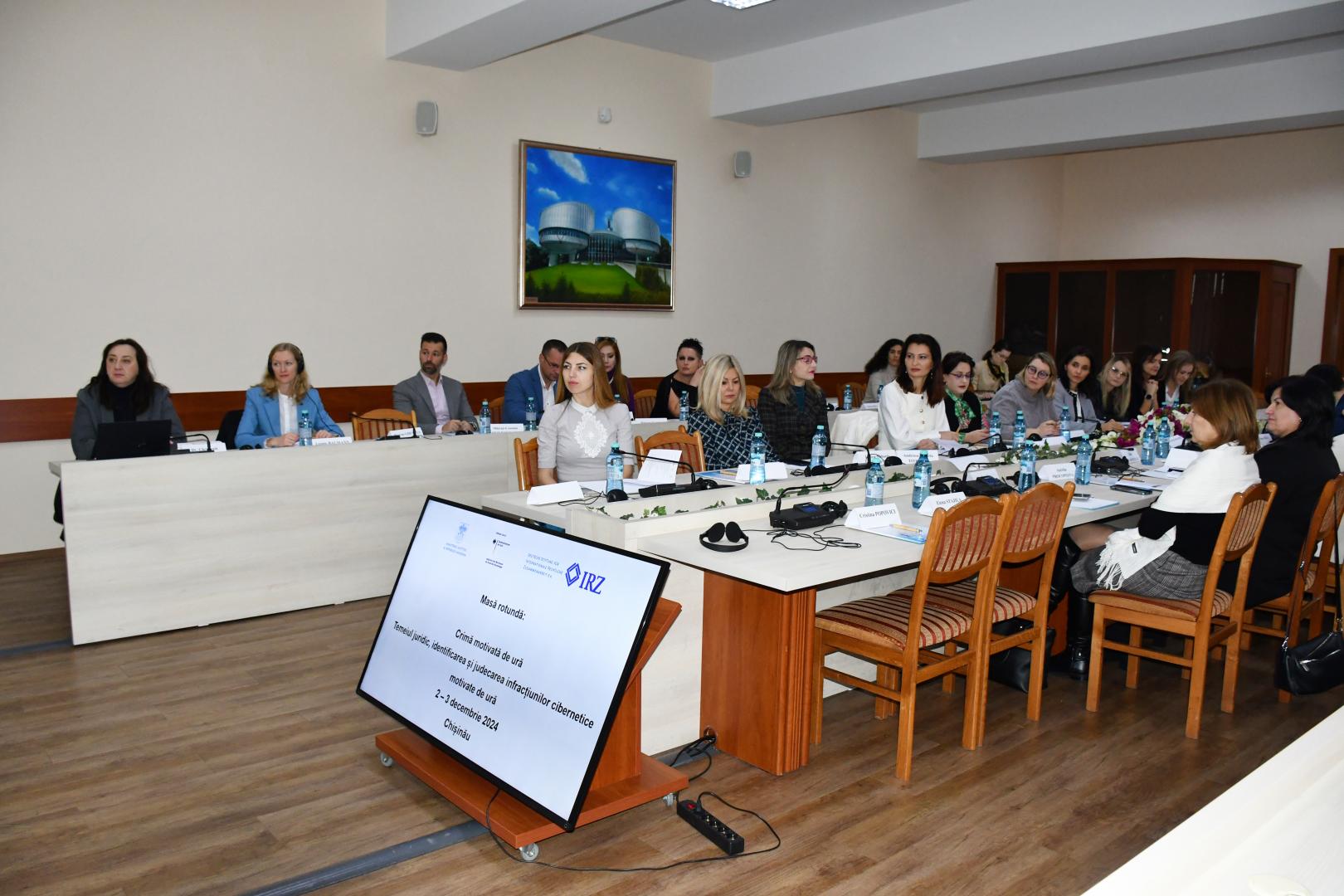 Dialog trilateral între judecătorii moldoveni și români cu experții germani în cadrul mesei rotunde privind infracțiunile motivate de ură