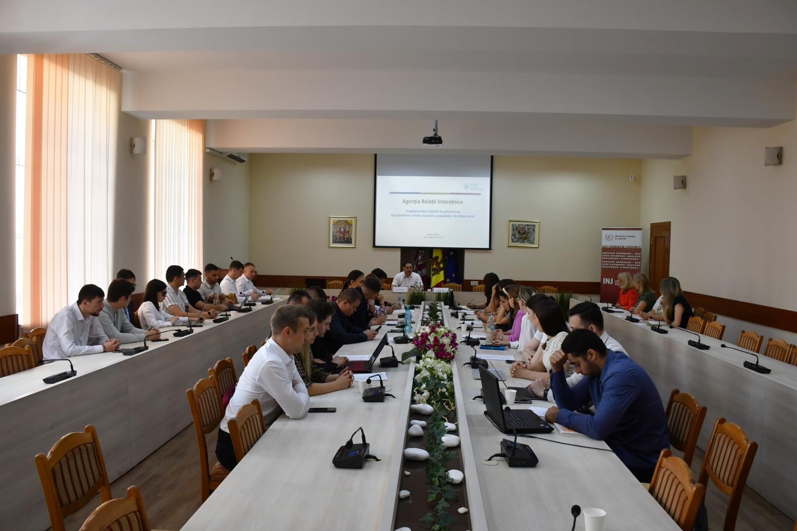 „Angajamentul statului în prevenirea discriminării populației de etnie romă”, lecție publică pentru audienții INJ