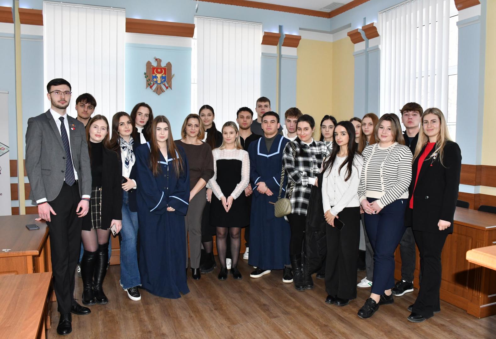 Studenți la drept, membri ELSA, în vizită la Institutul Național al Justiție